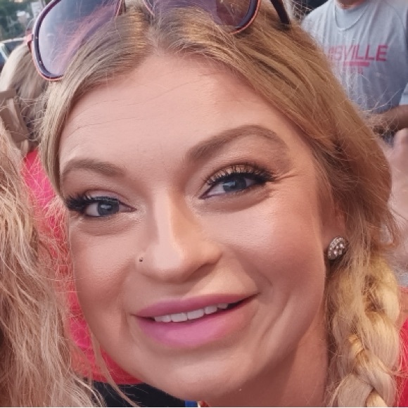 Meet your Posher, Lauren - Picture 1 of 1